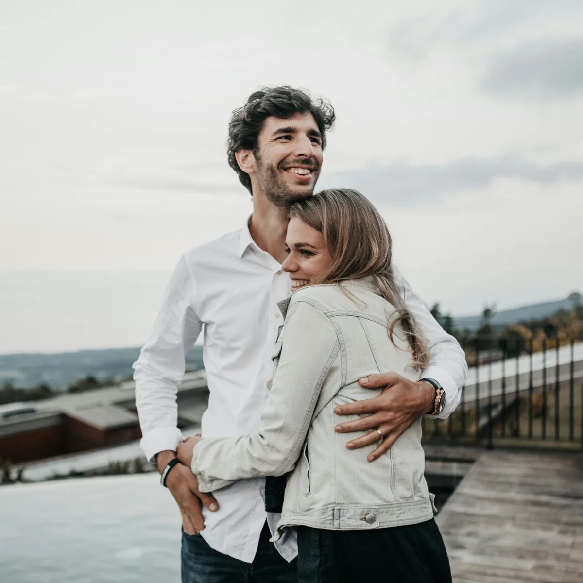 Un couple profitant de l'expérience Iris Galerie